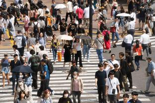 居勒尔晒更衣室合照：我的兄弟尼科-帕斯